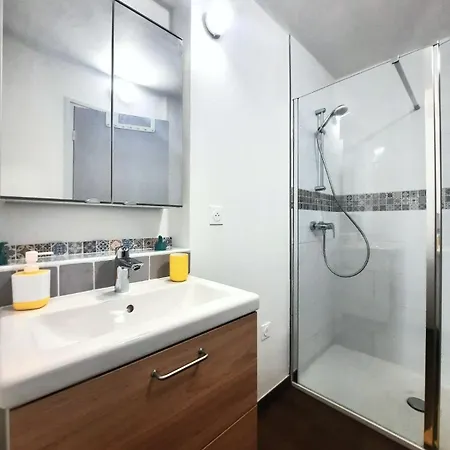 La 3, Climatisee Ac, Cuisine Privee, Calme Habitación en casa particular Niza